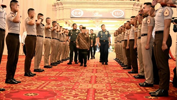 Ma'ruf Ingatkan Ancaman Kedaulatan Siber, Minta TNI-Polri Melek