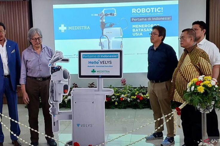 Operasi Lutut dengan Teknologi Asisten Robotik VELYS